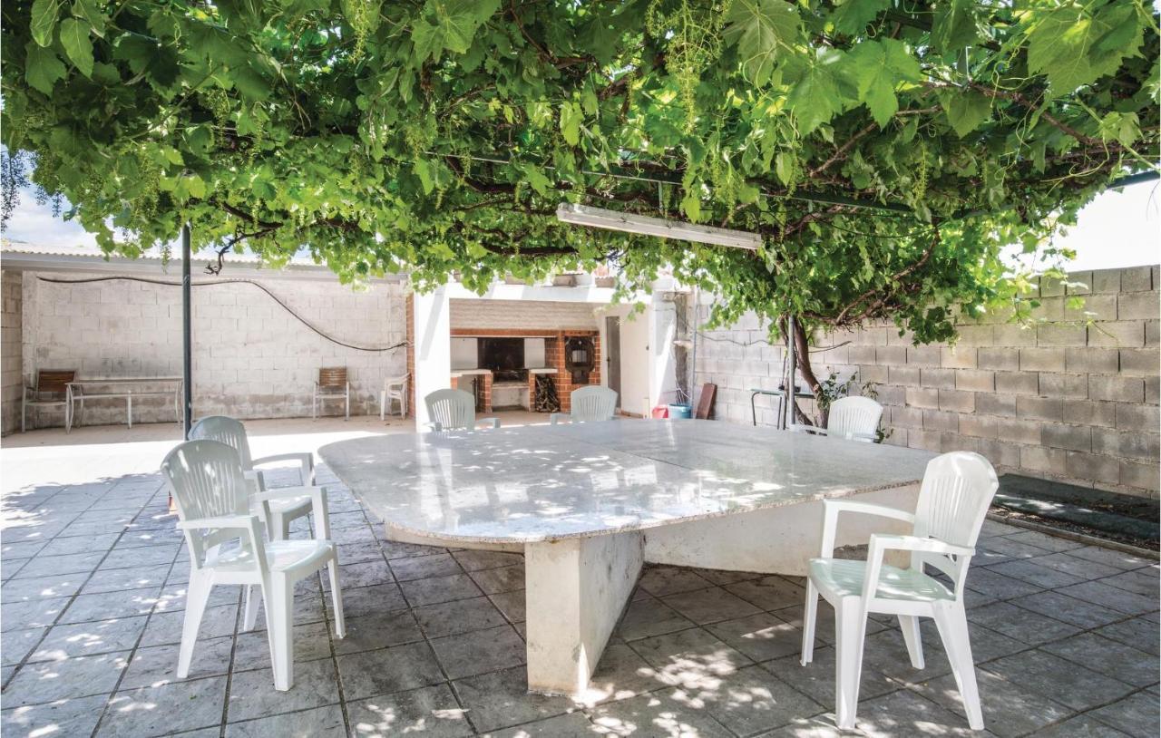 Awesome Home In Caravaca With Kitchen Caravaca De La Cruz Exterior foto