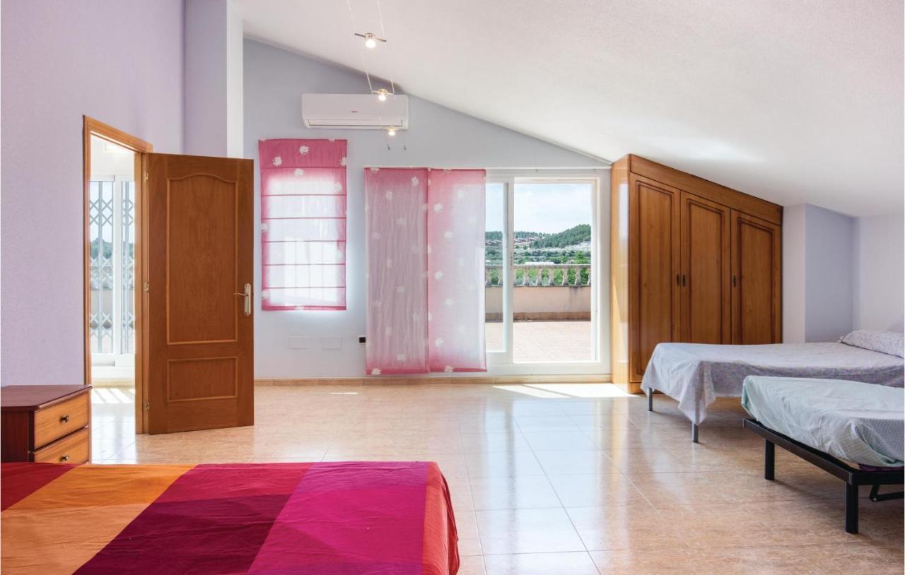 Awesome Home In Caravaca With Kitchen Caravaca De La Cruz Exterior foto