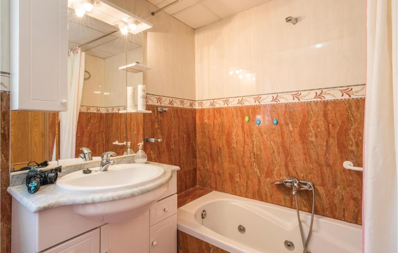 Awesome Home In Caravaca With Kitchen Caravaca De La Cruz Exterior foto